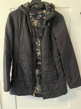 The North Face Women's Black Hooded Puffer Jacket with Patterned Lining